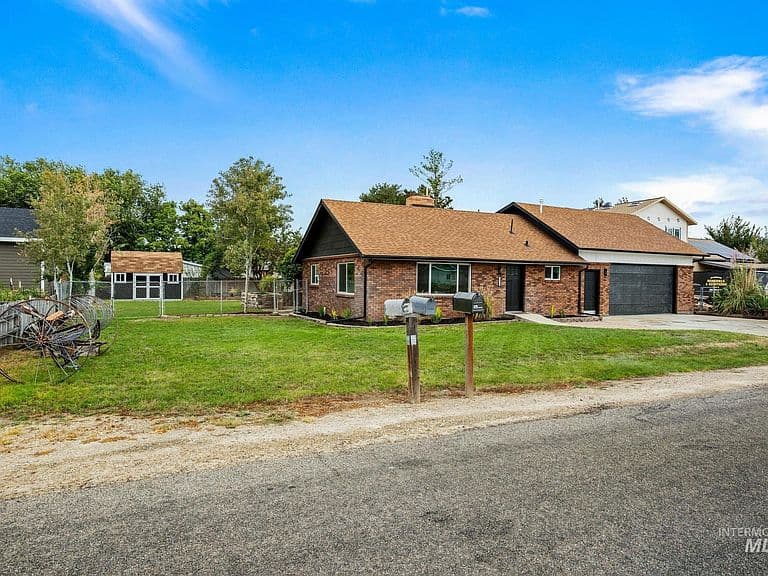 10520 W Arnold Rd photo 2