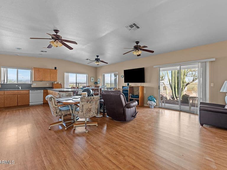 823 YAQUI Drive photo 4