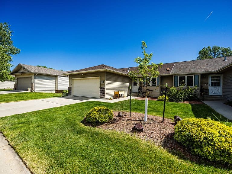 435 Falcon Ridge Dr photo 1