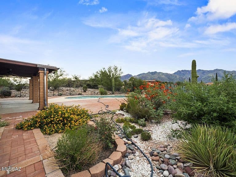 4524 N Camino Arco photo 1