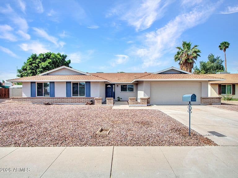 4915 W SHANGRI LA Road photo 1