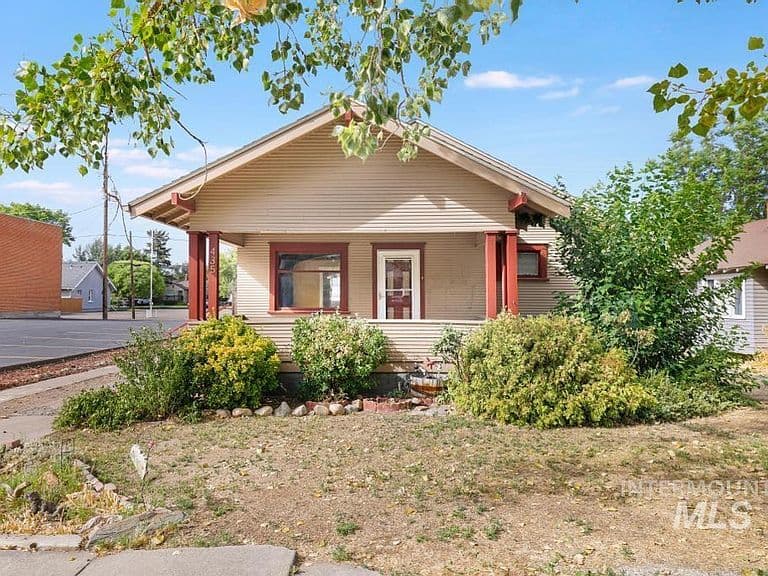 435 6th Ave N photo 5