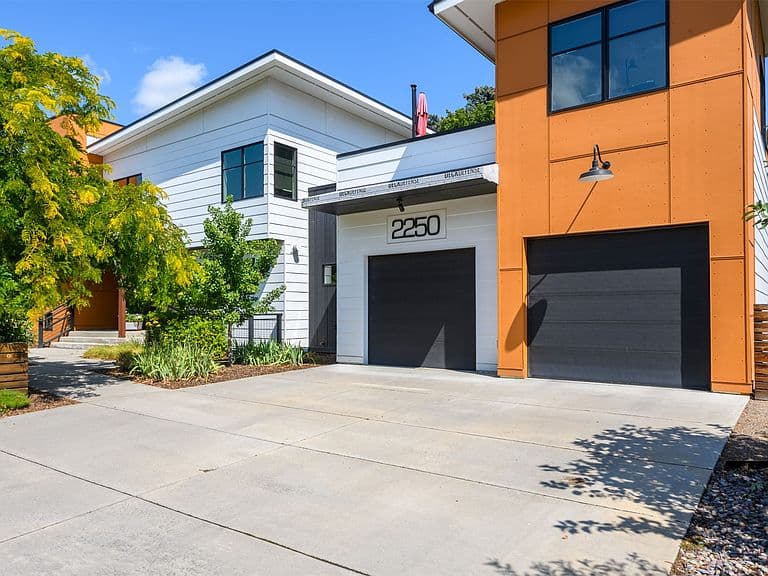 2250 Raymond Ave photo 3