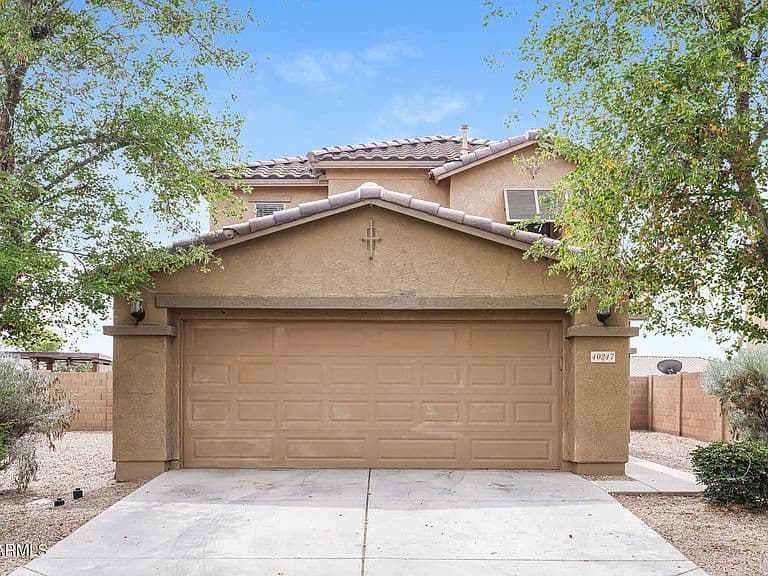 40247 W HELEN Court photo 1
