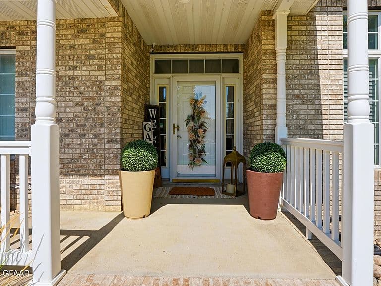 5702 Pinehurst Dr photo 3