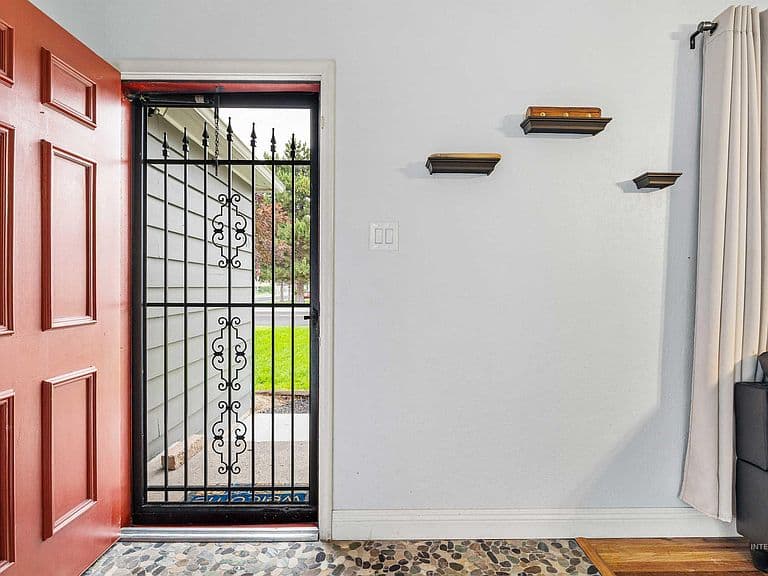 365 Caswell Ave W photo 2