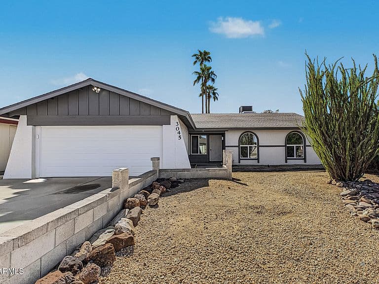 3045 W LIBBY Street photo 1