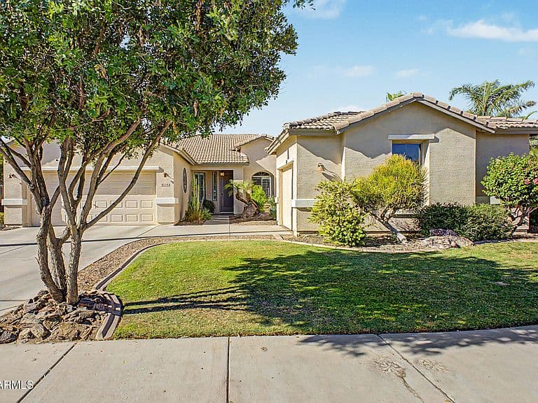 1748 E IRIS Drive photo 5