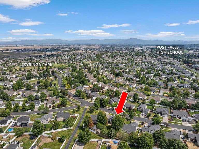 2411 N Mackenzie Dr photo 3