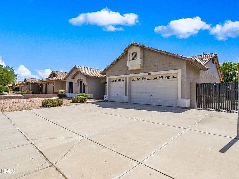 7751 W MAUI Lane photo 2