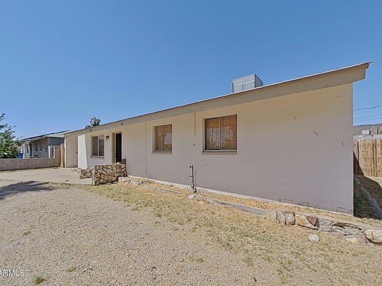 1614 W BROWN Street photo 4