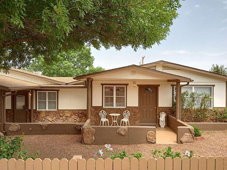 300 E Phoenix St photo 1