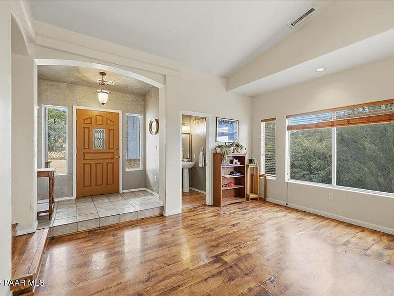 518 Karen Dr photo 5