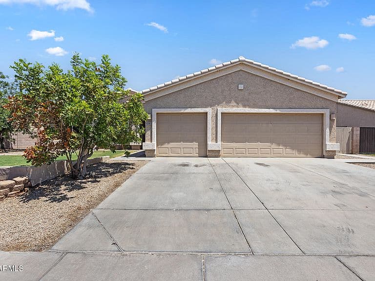 1042 E LYNX Way photo 2