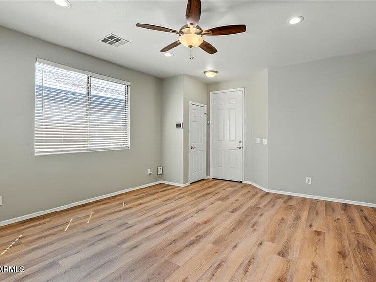 46068 W SHERIDAN Road photo 5