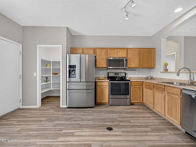 17348 W HILTON Avenue photo 3