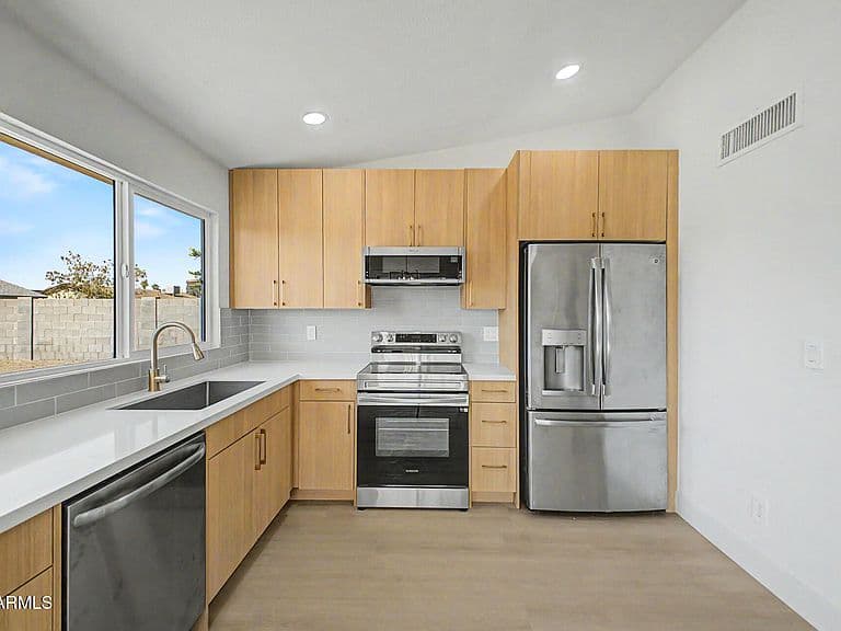10826 W Montecito Avenue photo 2