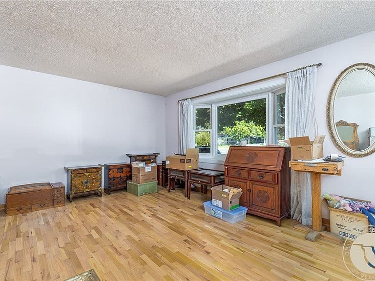 1618 Parkhill Dr photo 3