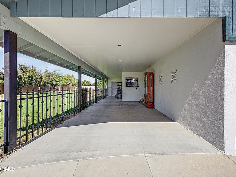 1251 N GILBERT Road photo 4