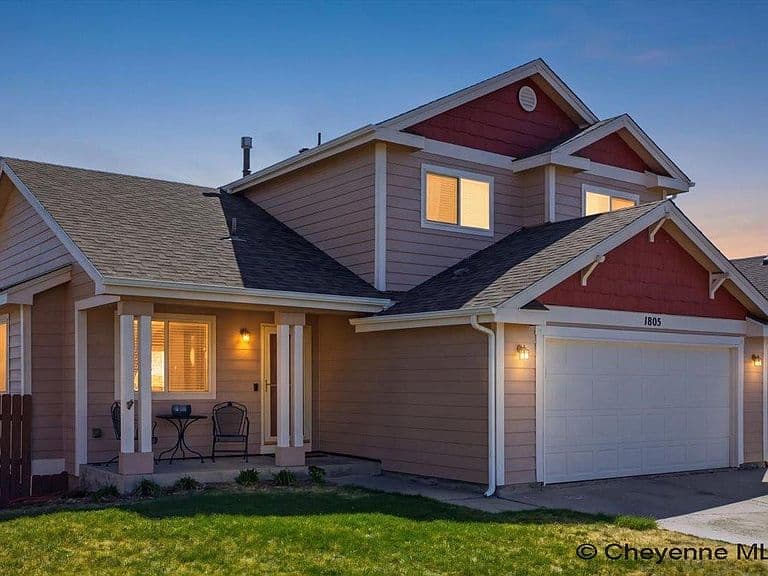 1805 Meadow Dr photo 2
