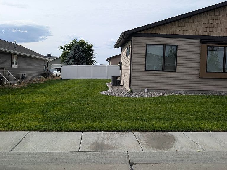 205 Mountain View St photo 4