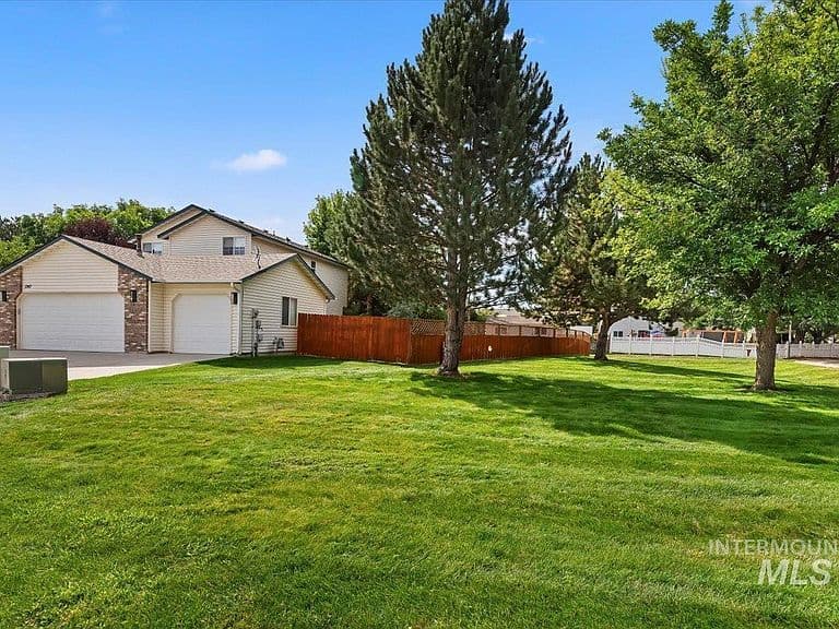 1747 N Four Point Pl photo 3