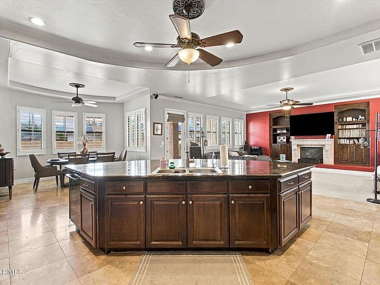 3212 E CONSTANCE Way photo 4