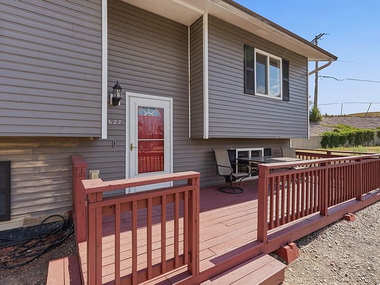 627 Fairmont Pl photo 3