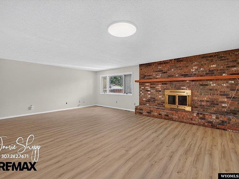 2050 S Walsh Dr photo 5