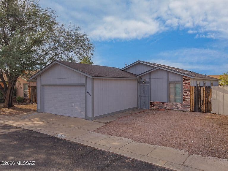 2064 W Brittain Dr photo 2