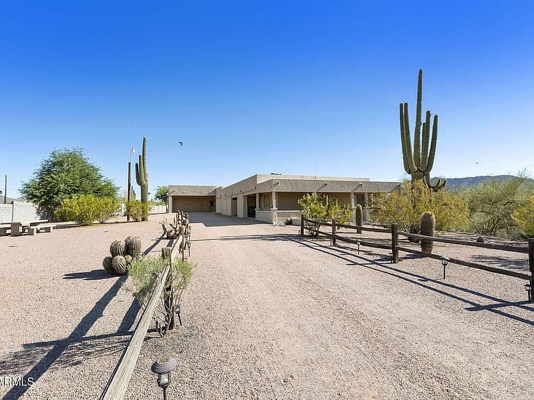10646 E JENSEN Street photo 2