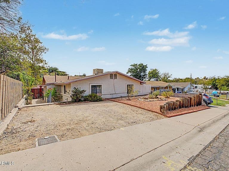 354 N JACKSON Street photo 3