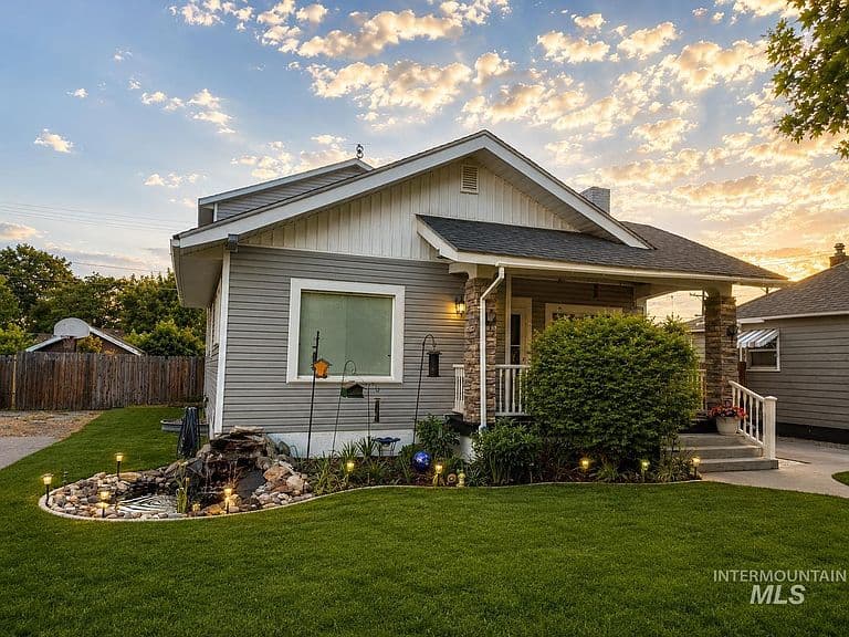 1610 Burton Ave photo 2