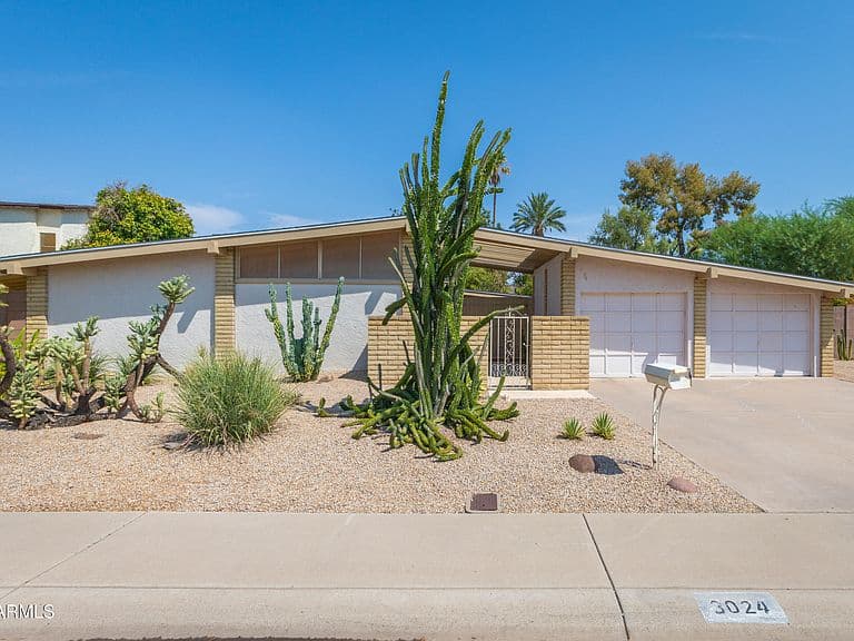 3024 W DESERT COVE Avenue photo 4