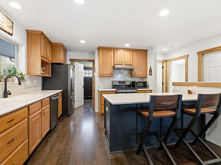 520 Gopher Ln photo 2