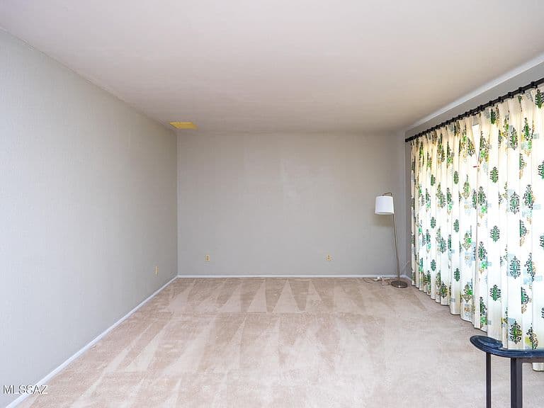 821 N Spur Cir photo 2