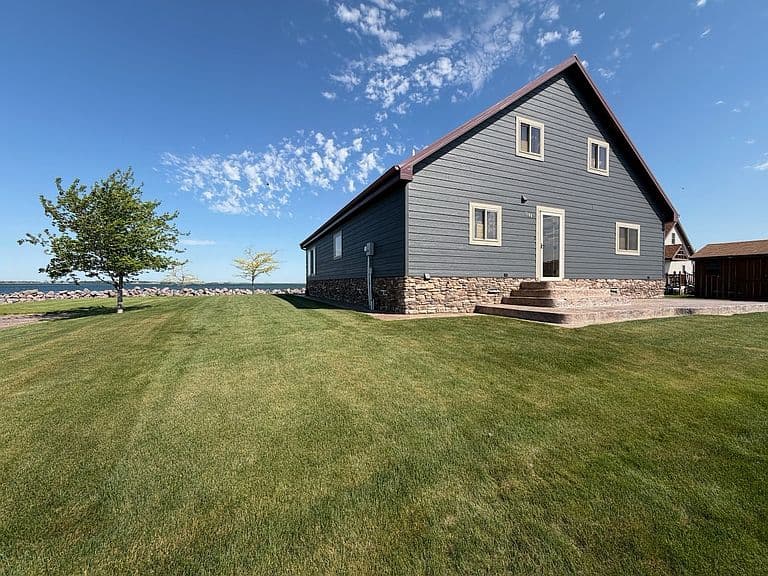 1100 E Lakeshore Dr photo 3