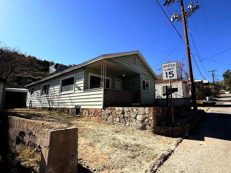 264 N CHISHOLM Avenue photo 3