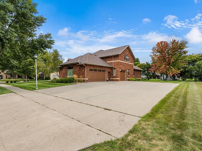 1711 Maplewood Ln photo 3