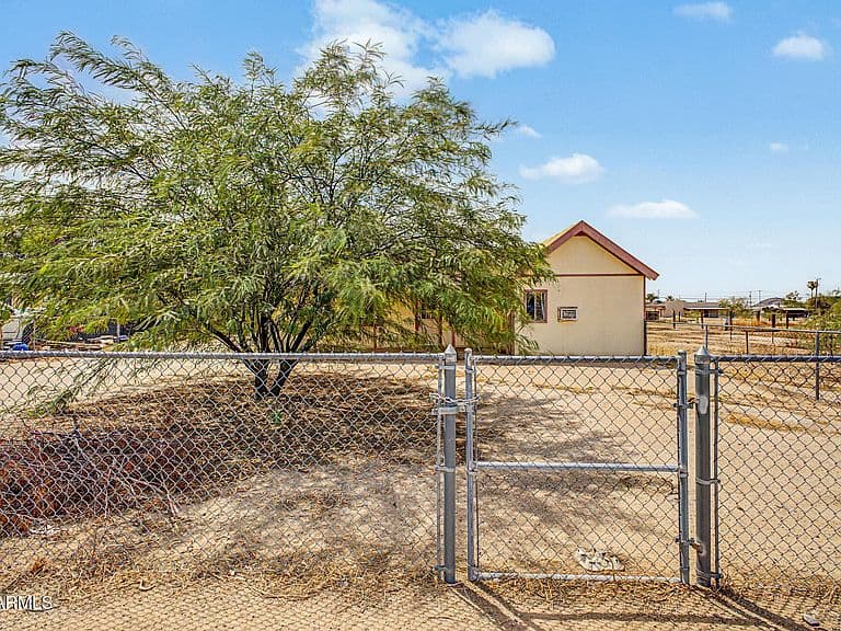 180 N Pinal Pkwy Avenue photo 2