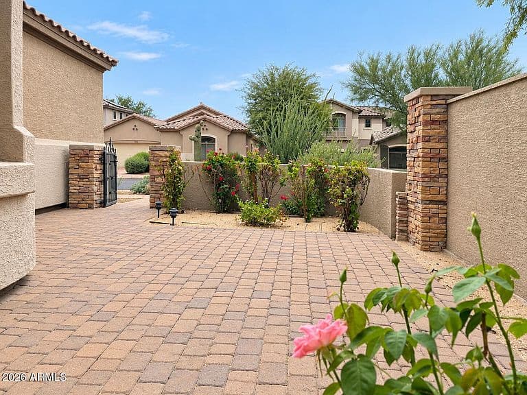 3022 W SENTINEL ROCK Road photo 4