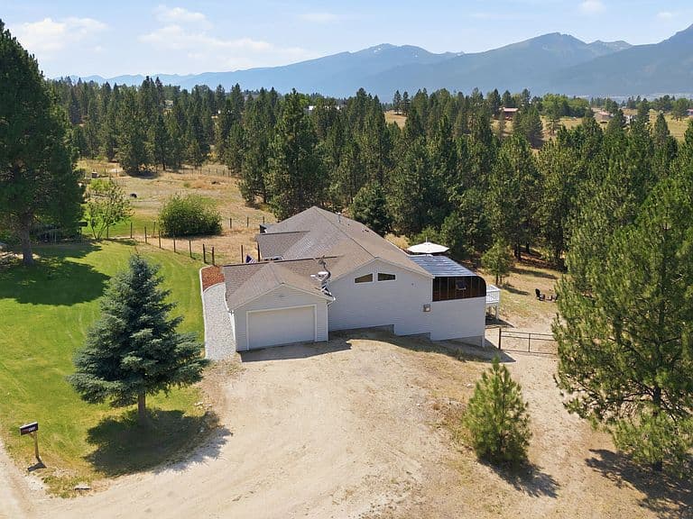 456 Sapphire Ln photo 3