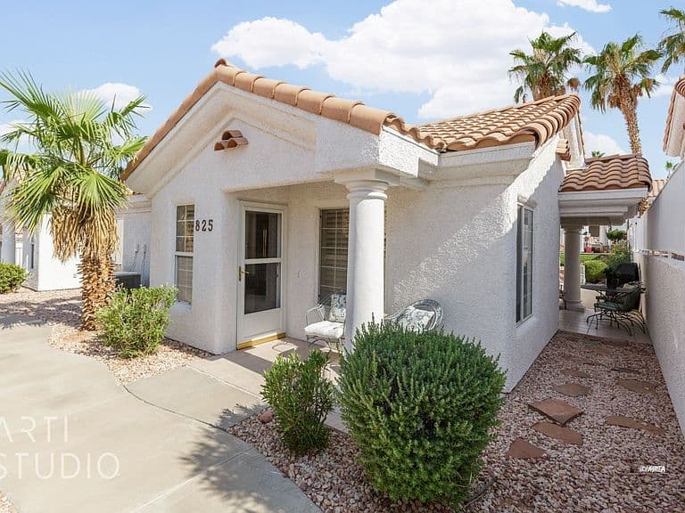825 Mesa Blvd photo 1