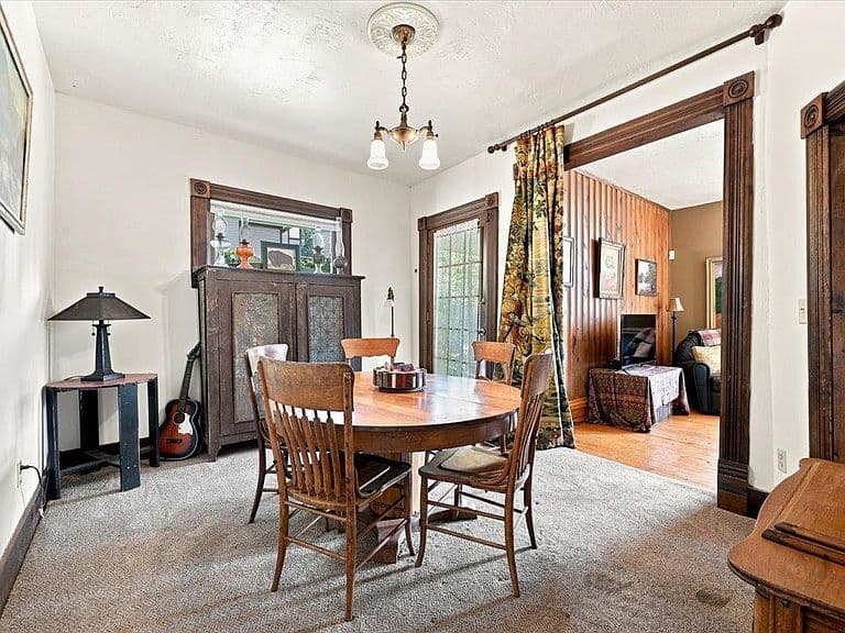 91 Forest Ave photo 5