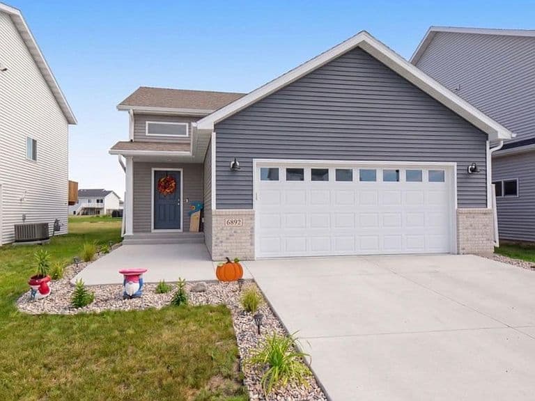 6892 Joseph St photo 1