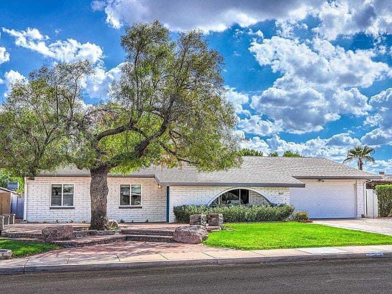 8637 E CAMELBACK Road photo 2