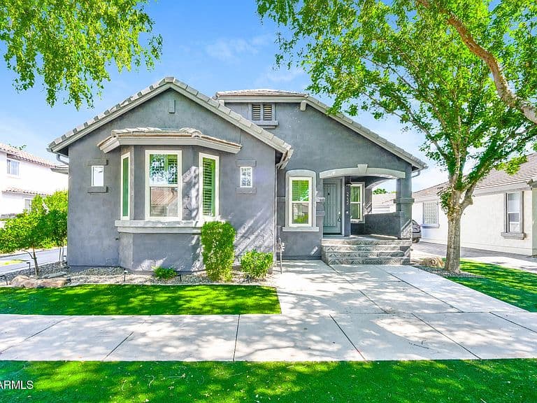 2732 E TAMARISK Street photo 1