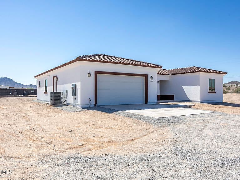 13007 S 218TH Avenue photo 2