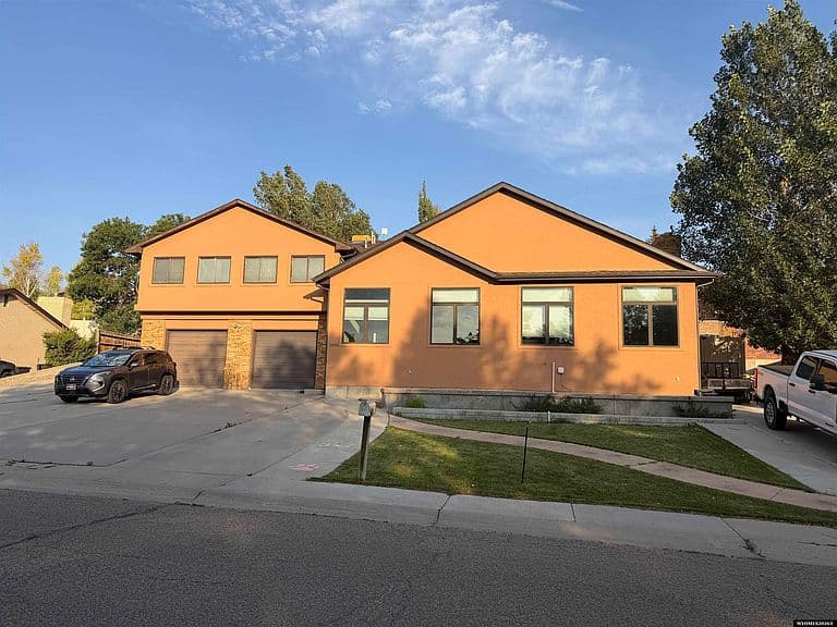 2030 Carson St photo 1