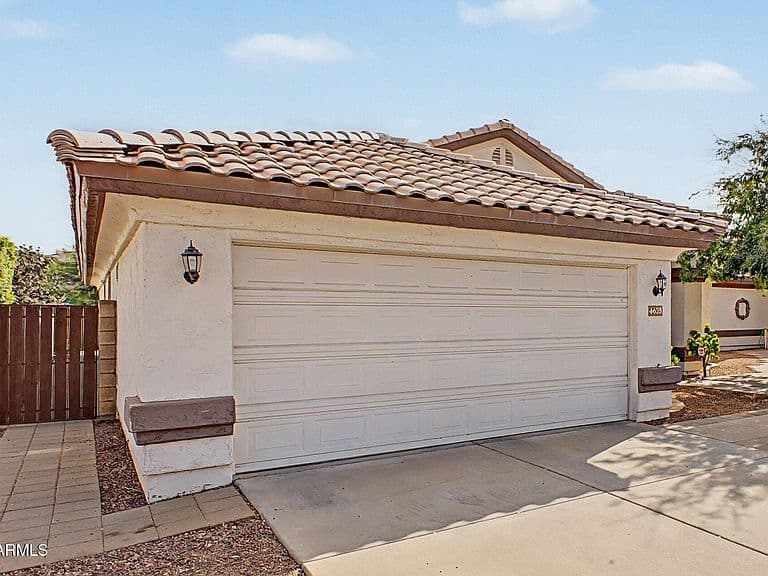 4625 E LAVENDER Lane photo 5